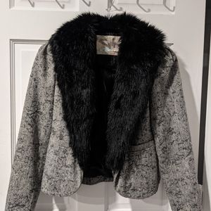 Grey blazer with faux fur